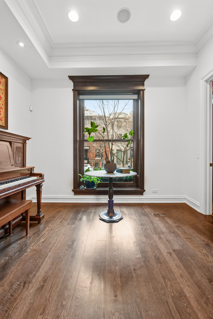 41 E Elm Street