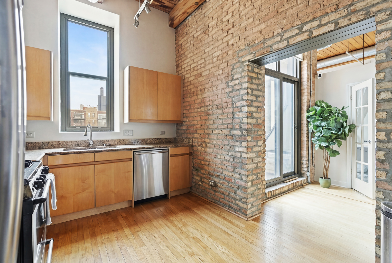 1330 W Monroe Street Unit: 410