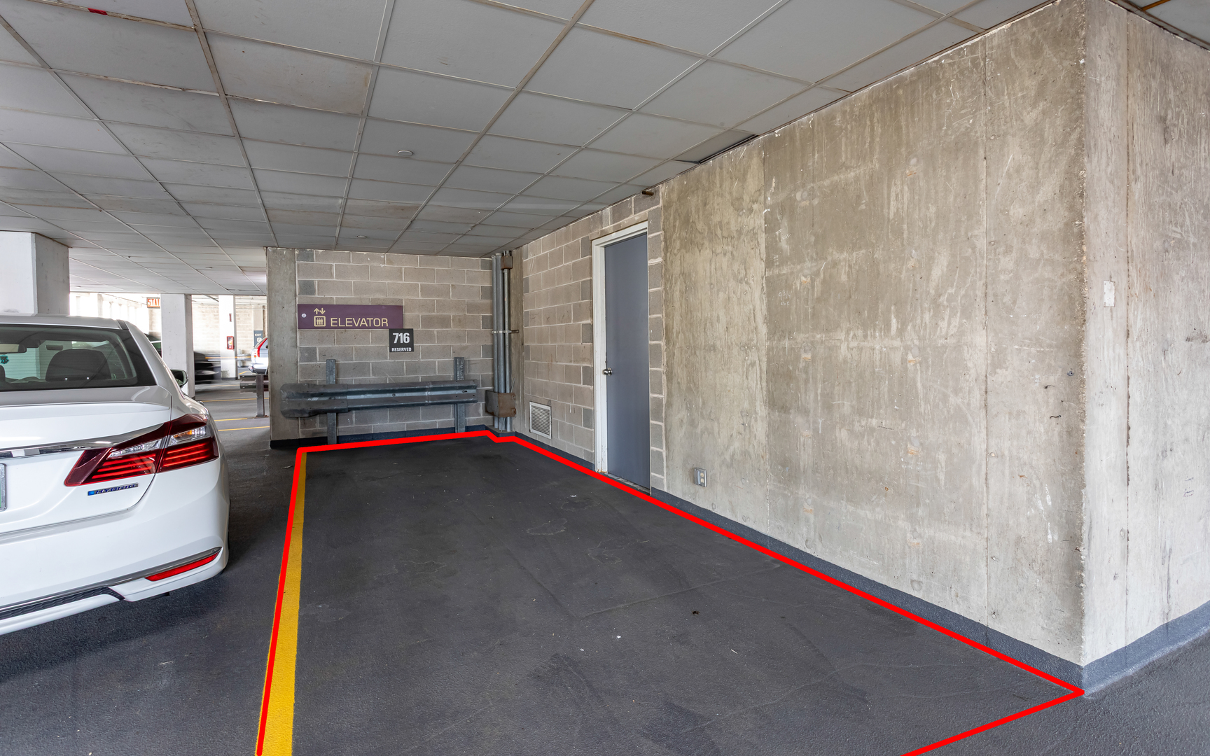 1122 N Clark Street Unit: 716
