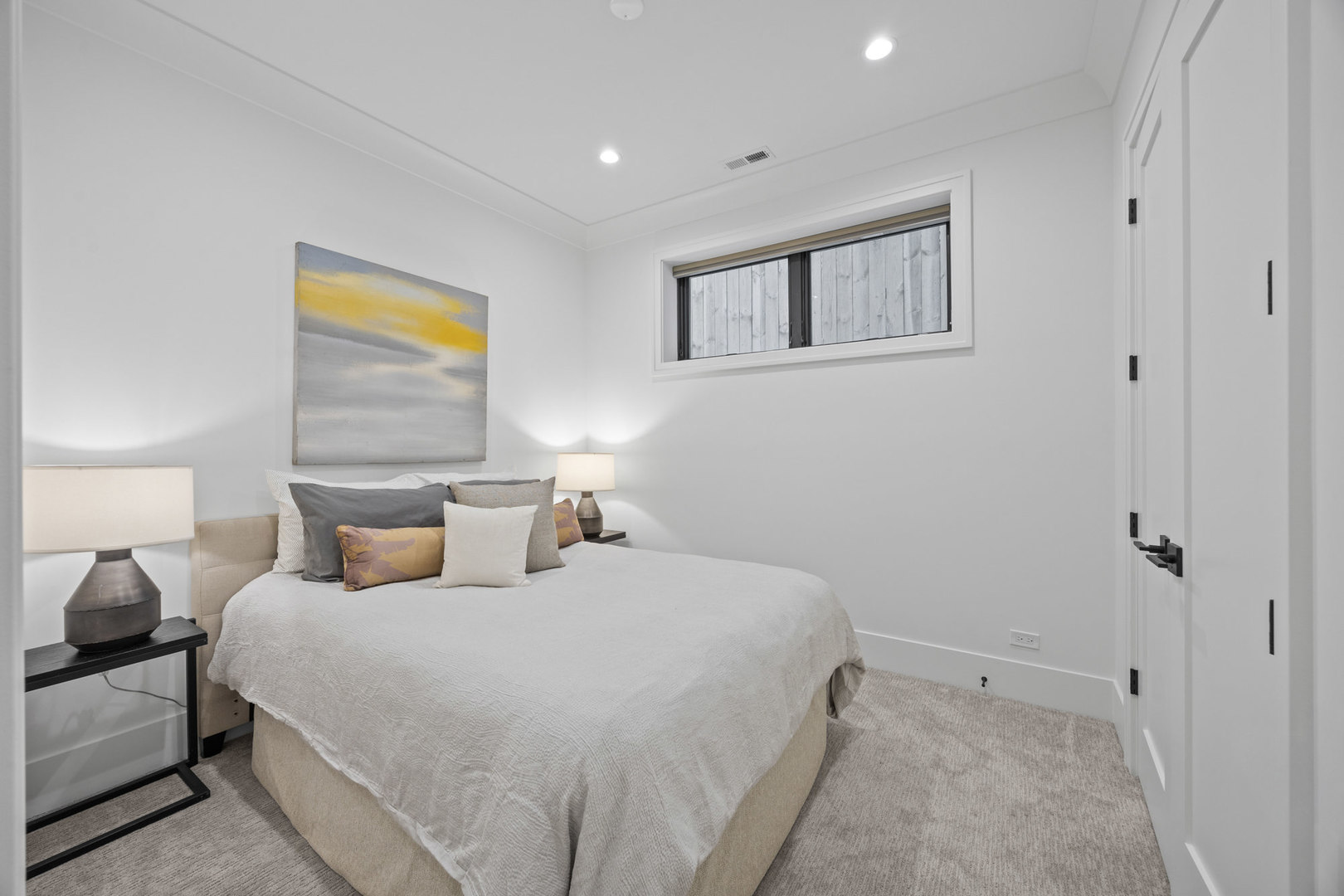 2541 N Wayne Avenue Unit: 1S