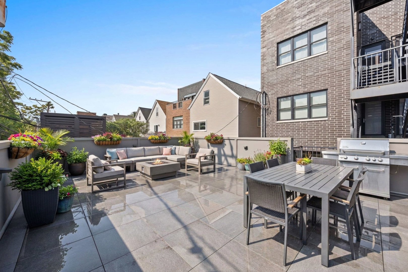 2541 N Wayne Avenue Unit: 1S