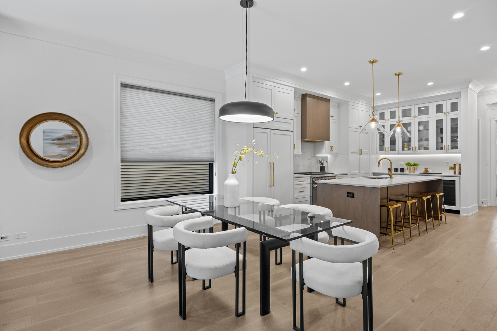 2541 N Wayne Avenue Unit: 1S