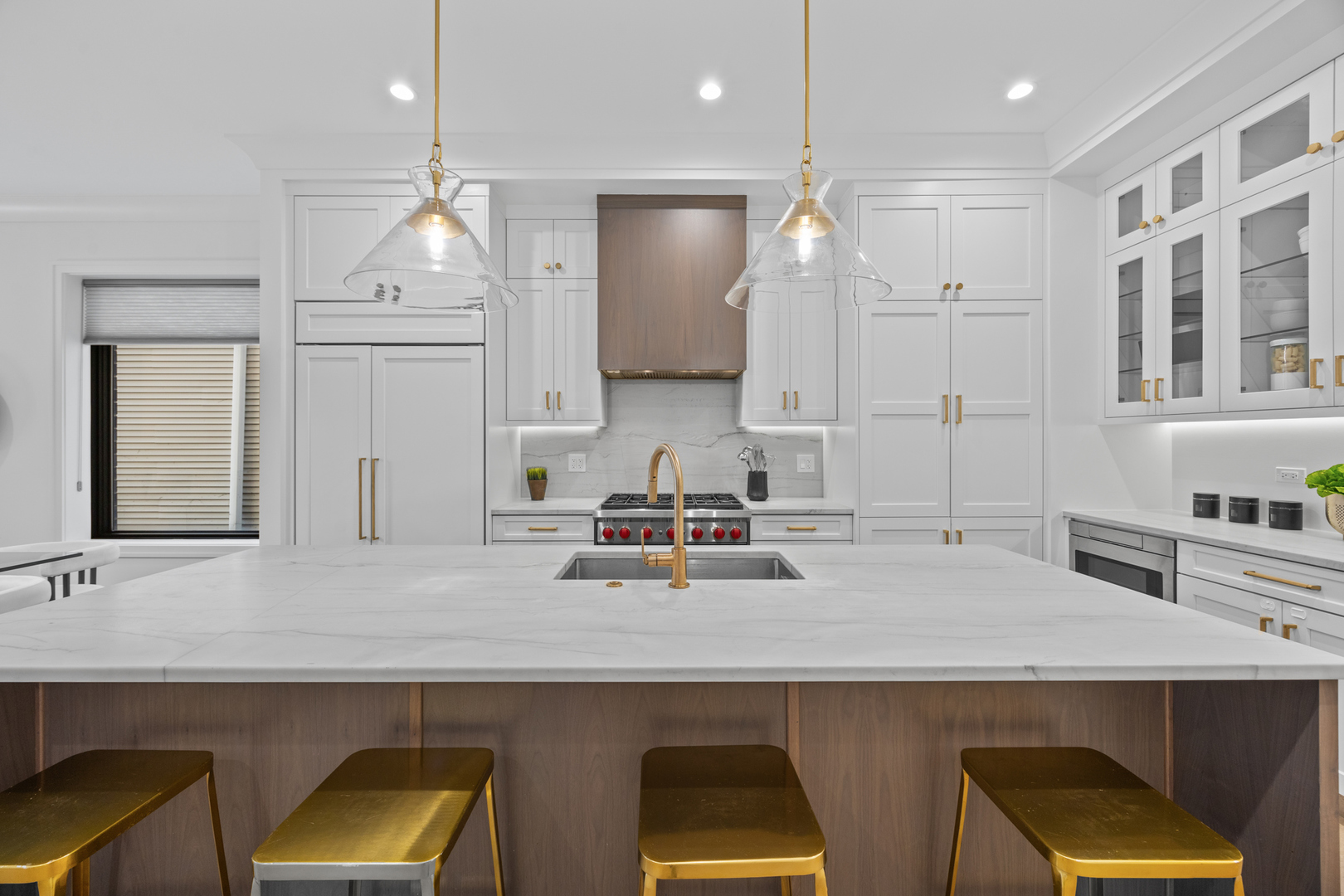 2541 N Wayne Avenue Unit: 1S