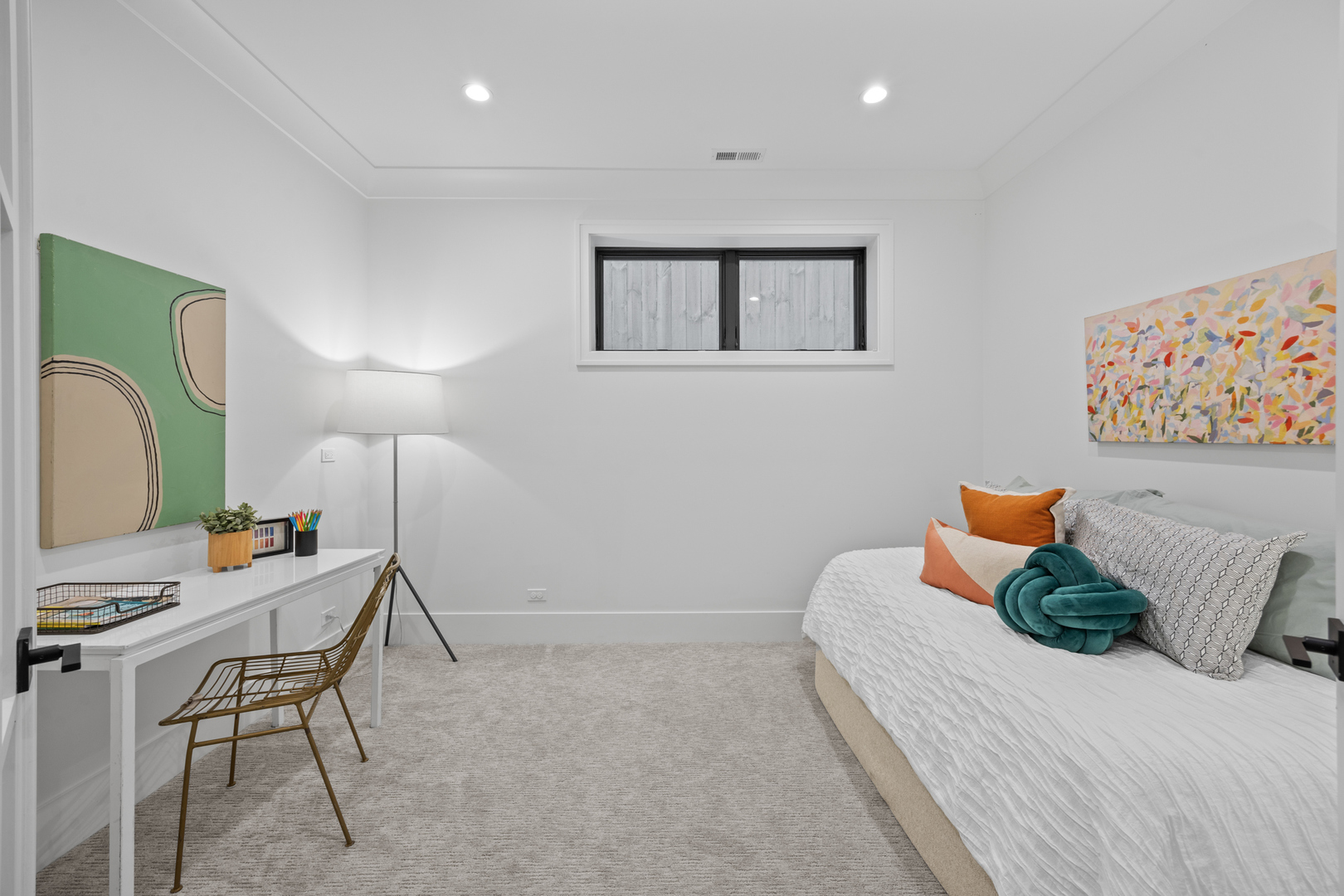2541 N Wayne Avenue Unit: 1S