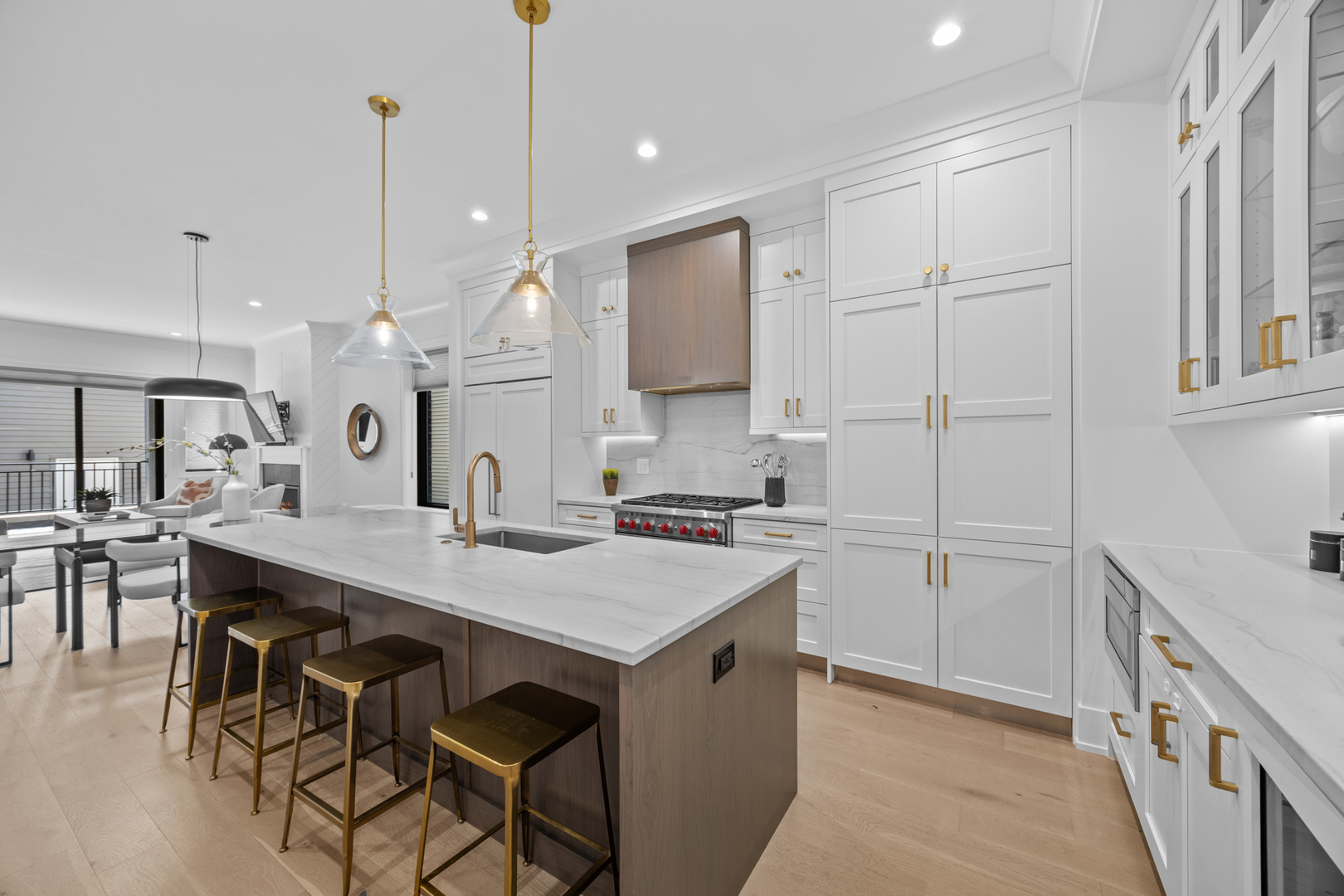 2541 N Wayne Avenue Unit: 1S