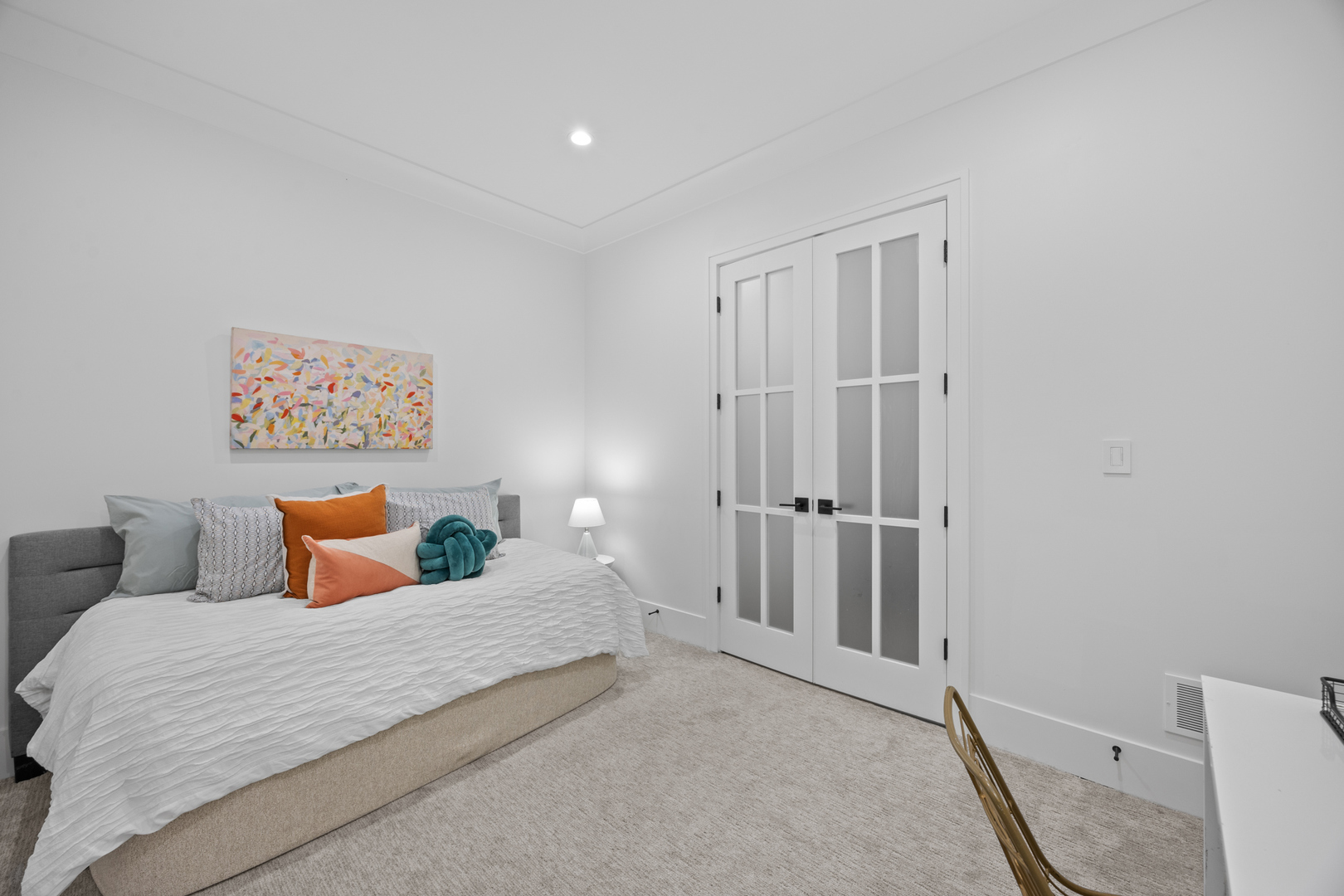 2541 N Wayne Avenue Unit: 1S