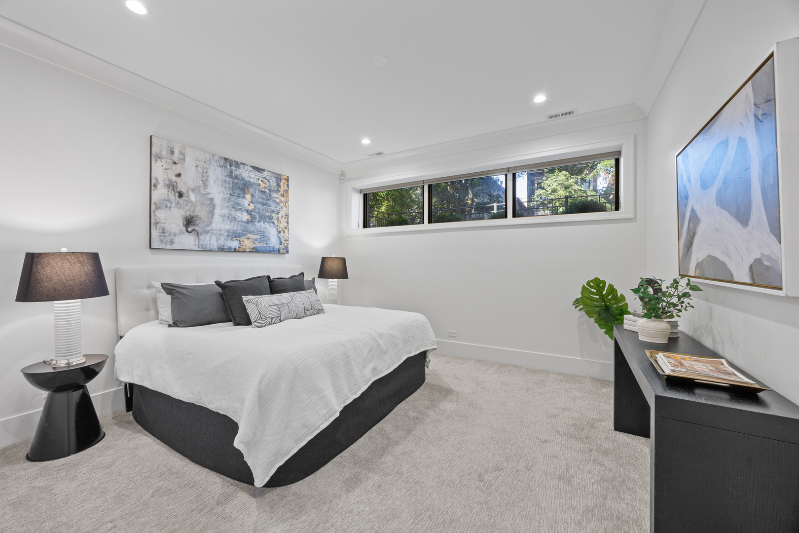 2541 N Wayne Avenue Unit: 1S