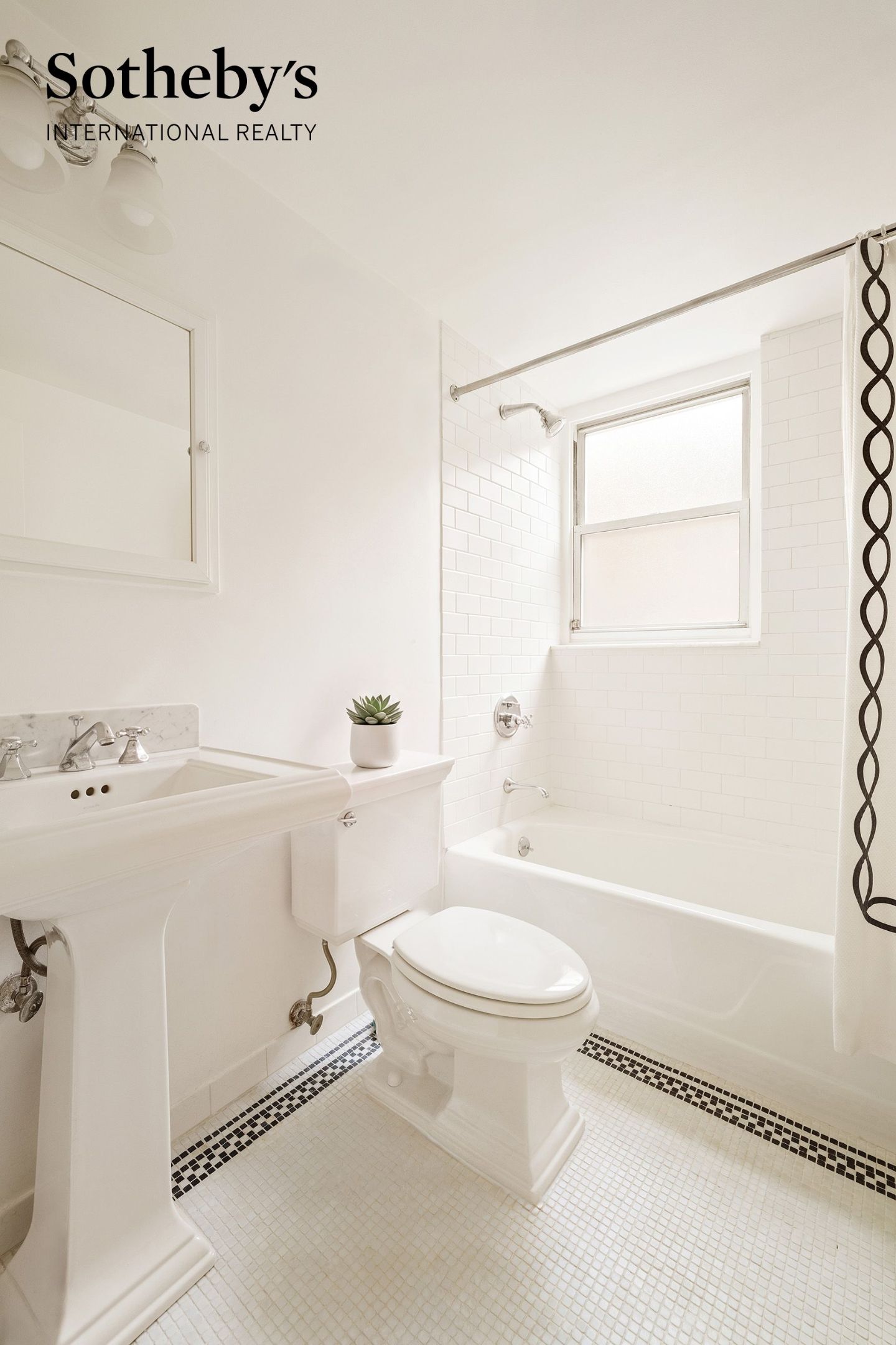 155 E 72nd Street 2D