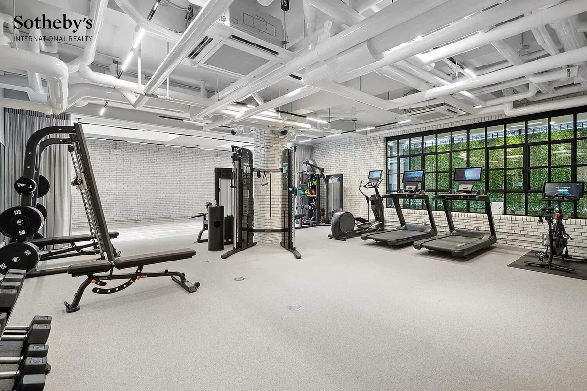 155 E 72nd Street 2D