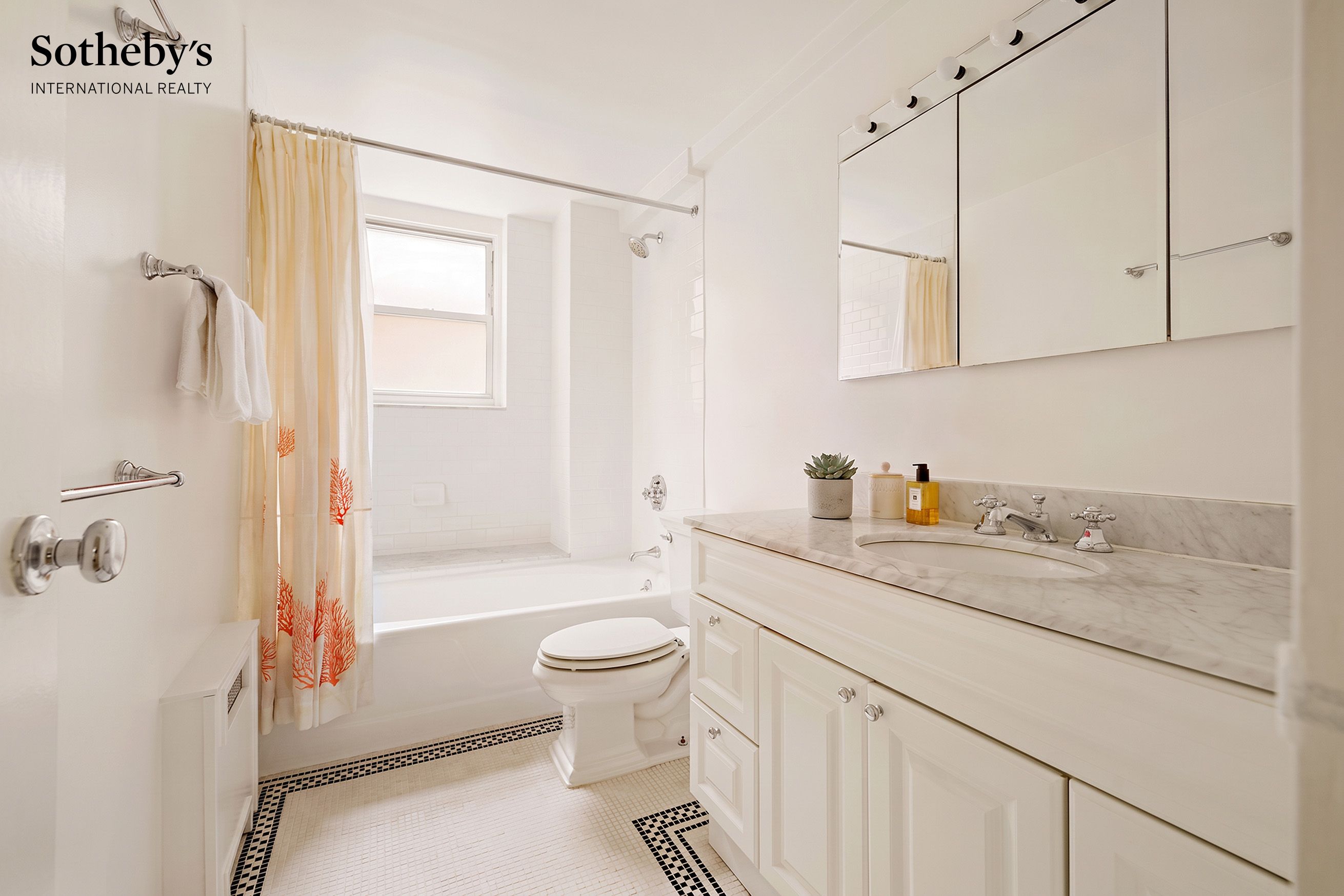 155 E 72nd Street 2D
