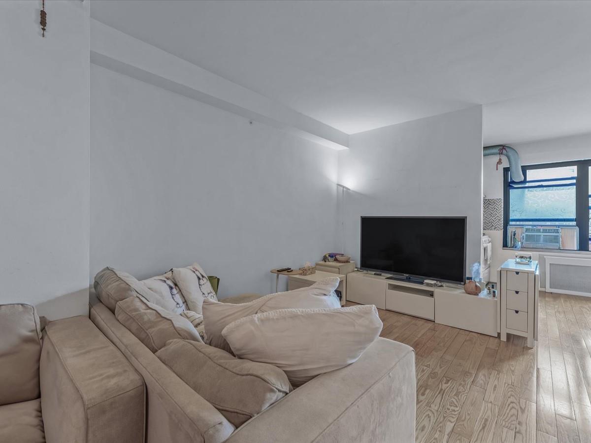 99-05 63rd Drive Unit: 7R