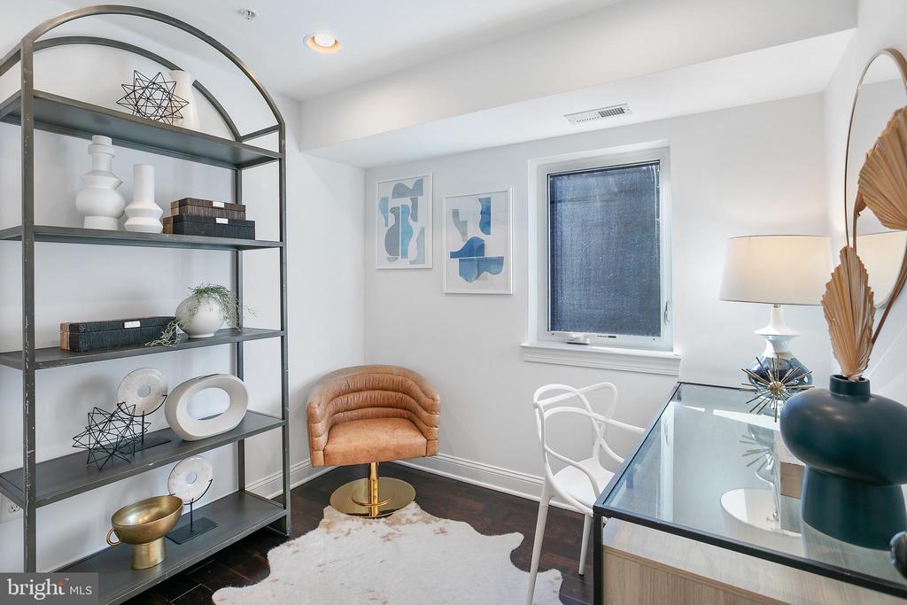 1433 K St SE #202