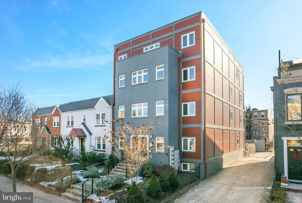 1433 K St SE #202
