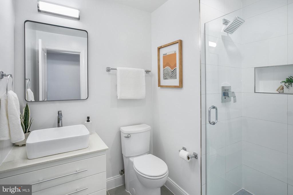 1433 K St SE #202