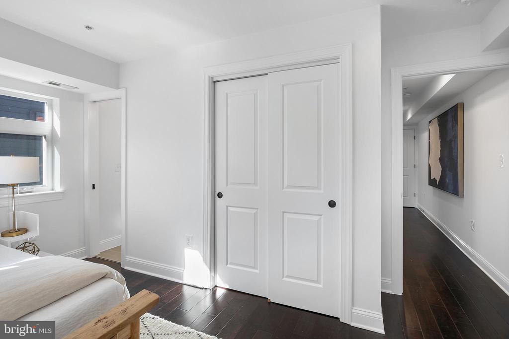 1433 K St SE #202