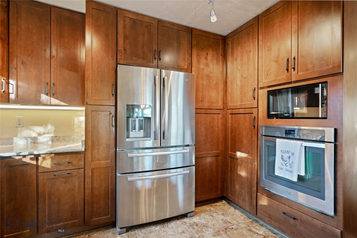 1757 Highland Boulevard 14