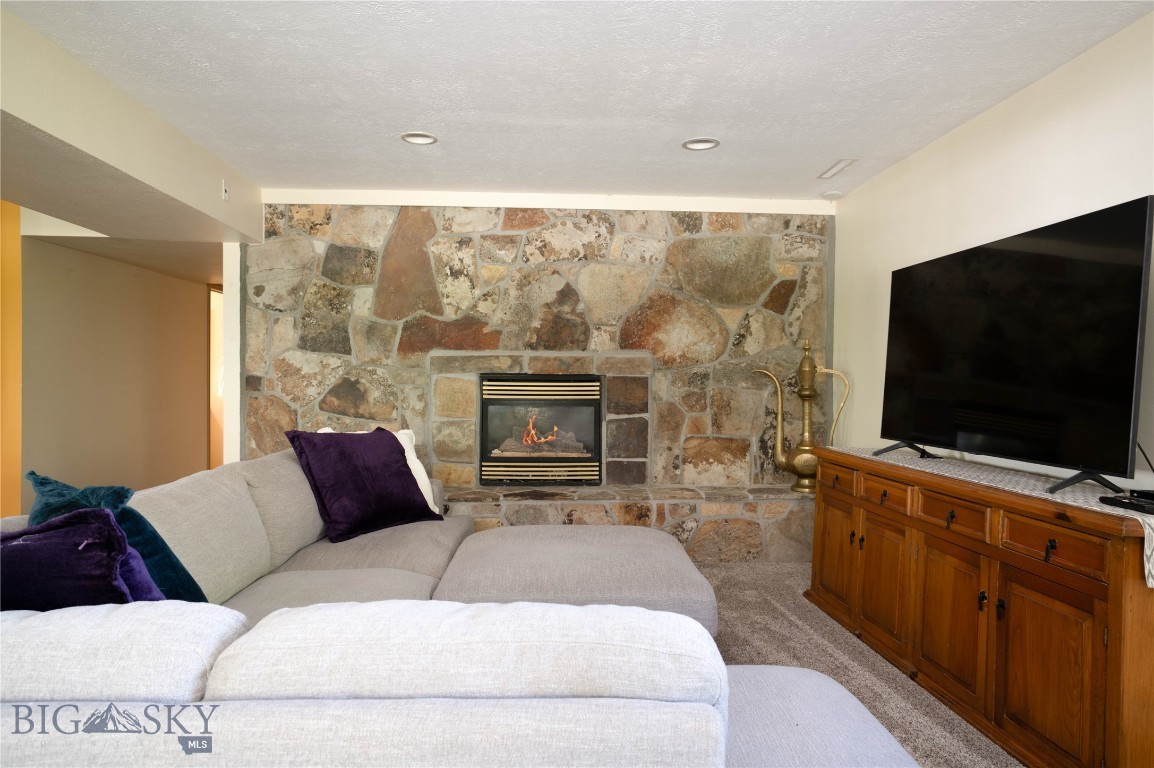 78 Hitching Post Road