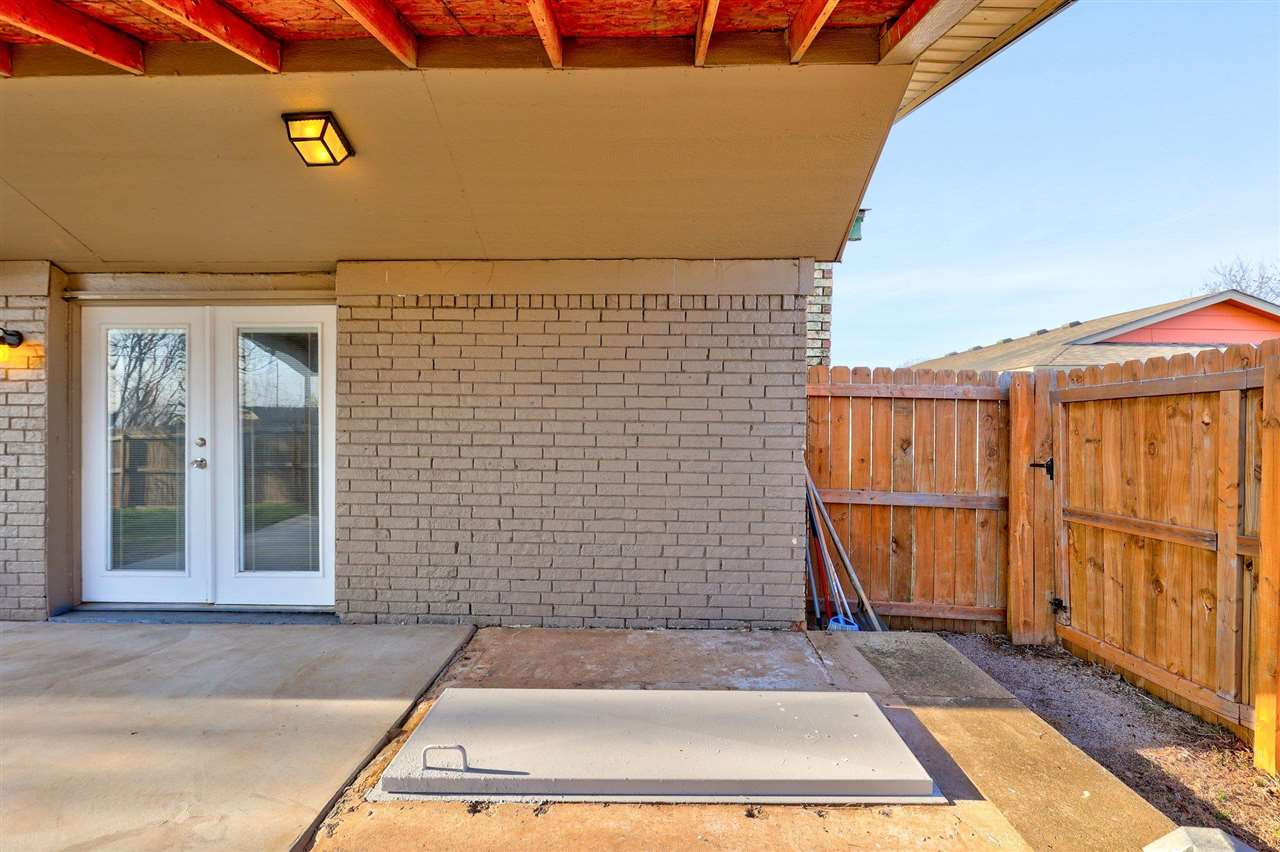 6704 SW Cherokee Cir