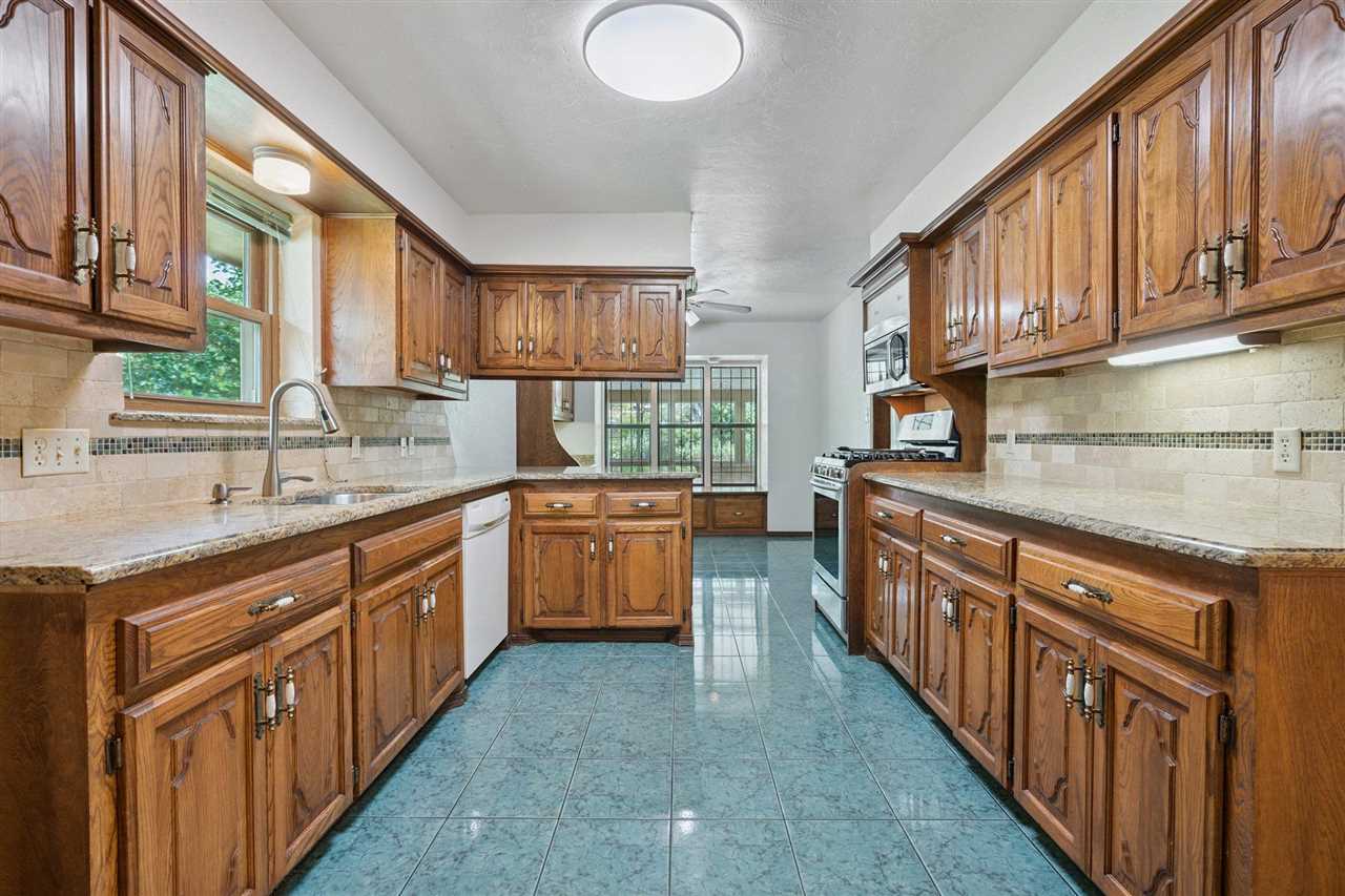 2813 NE Shelter Creek Dr