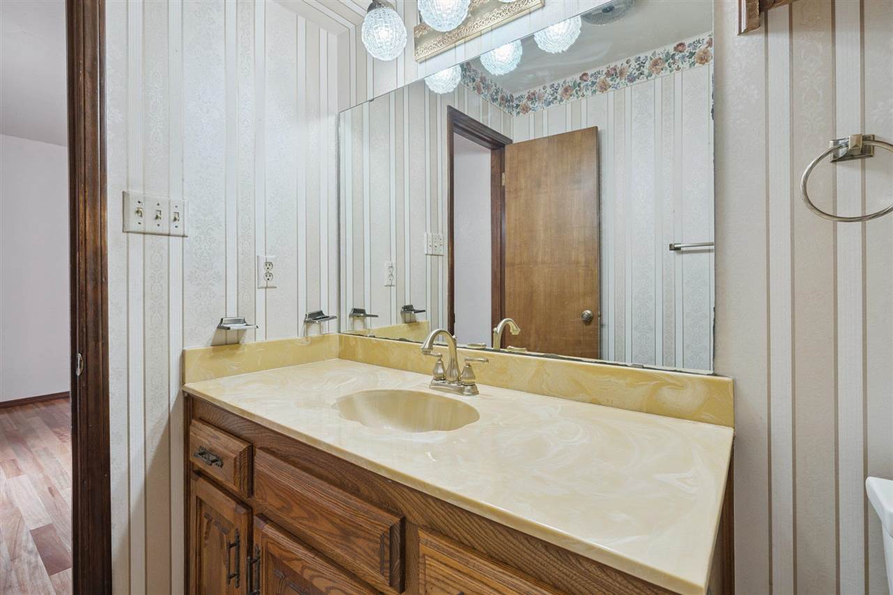 2813 NE Shelter Creek Dr