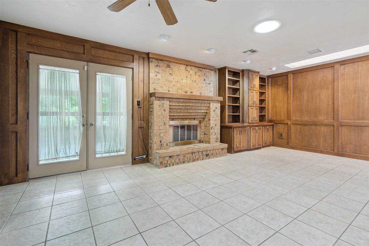 2813 NE Shelter Creek Dr