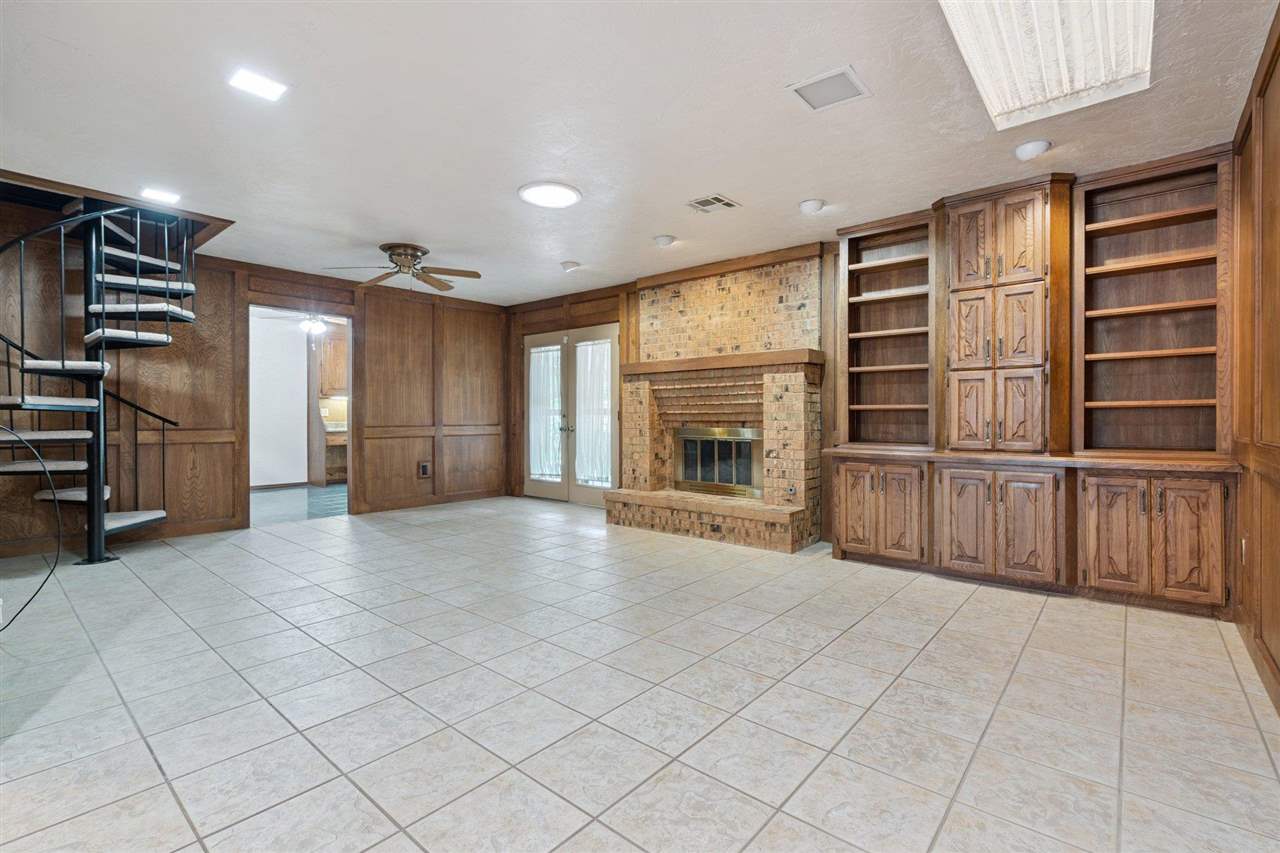 2813 NE Shelter Creek Dr