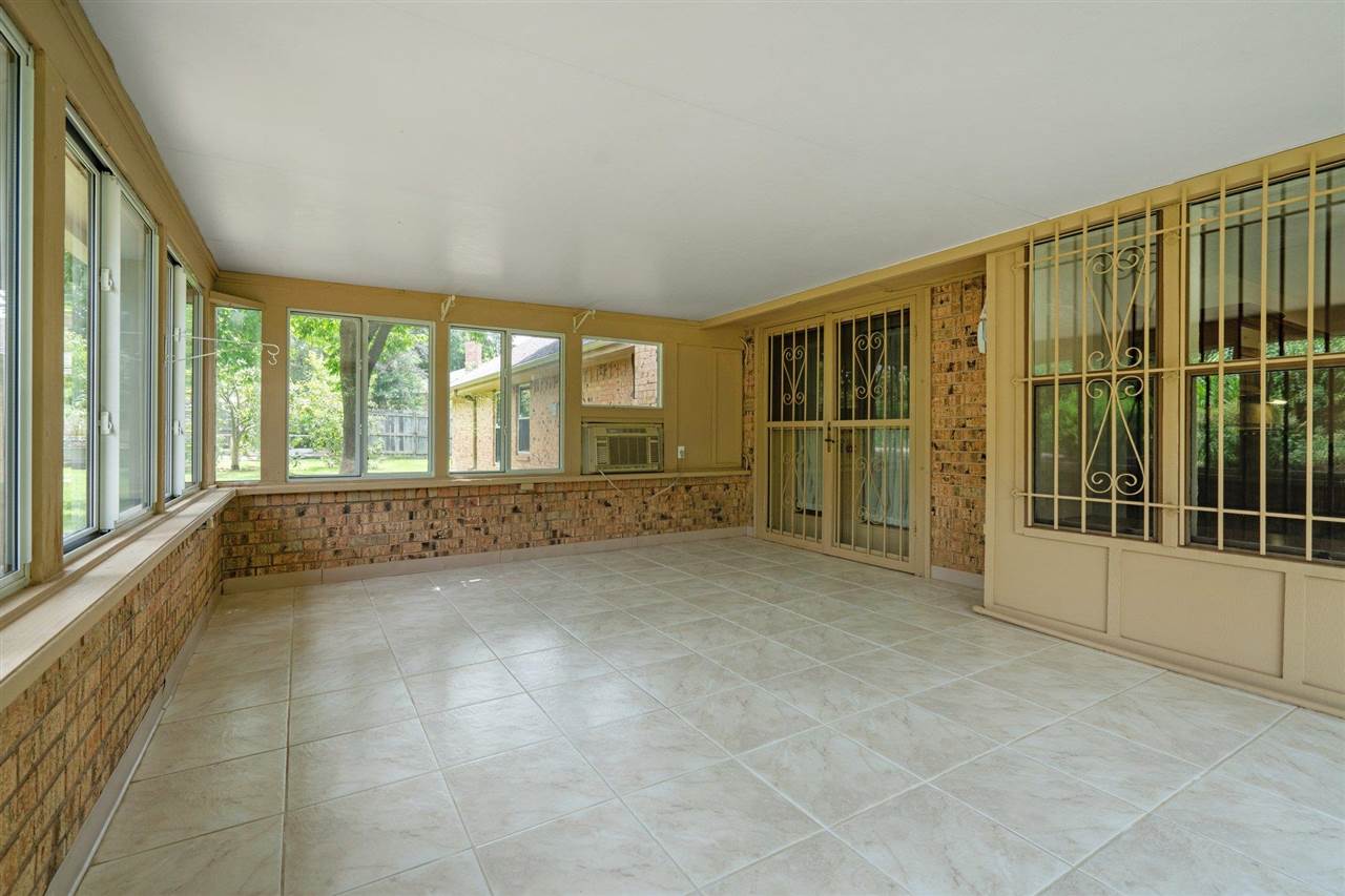 2813 NE Shelter Creek Dr