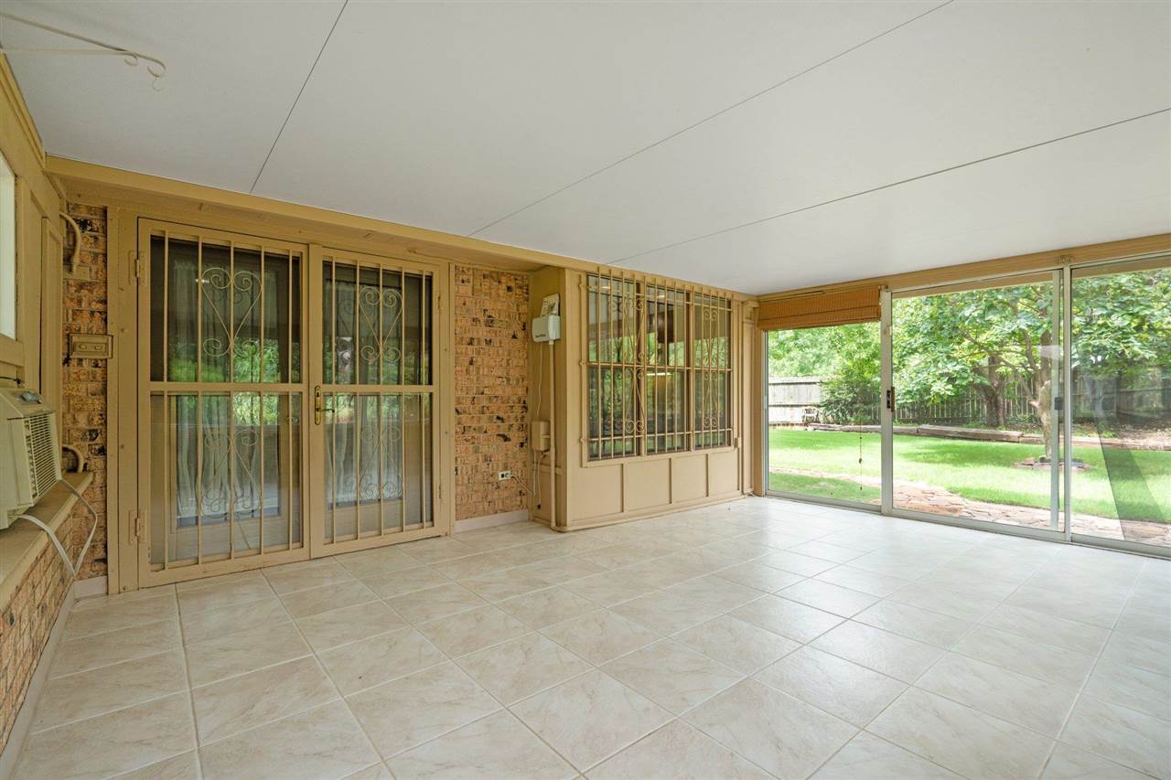 2813 NE Shelter Creek Dr