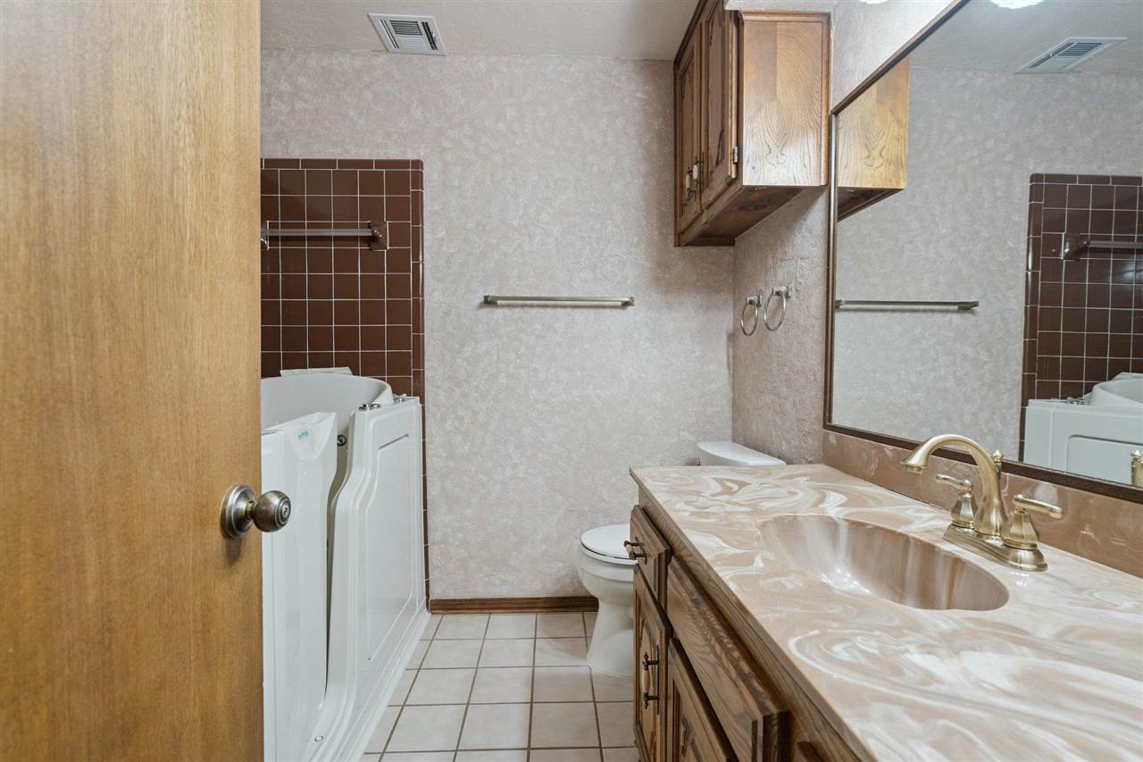 2813 NE Shelter Creek Dr