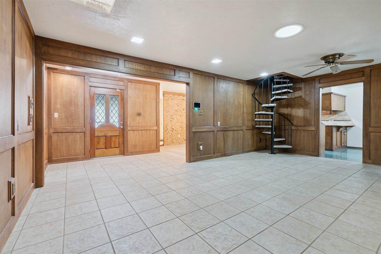 2813 NE Shelter Creek Dr