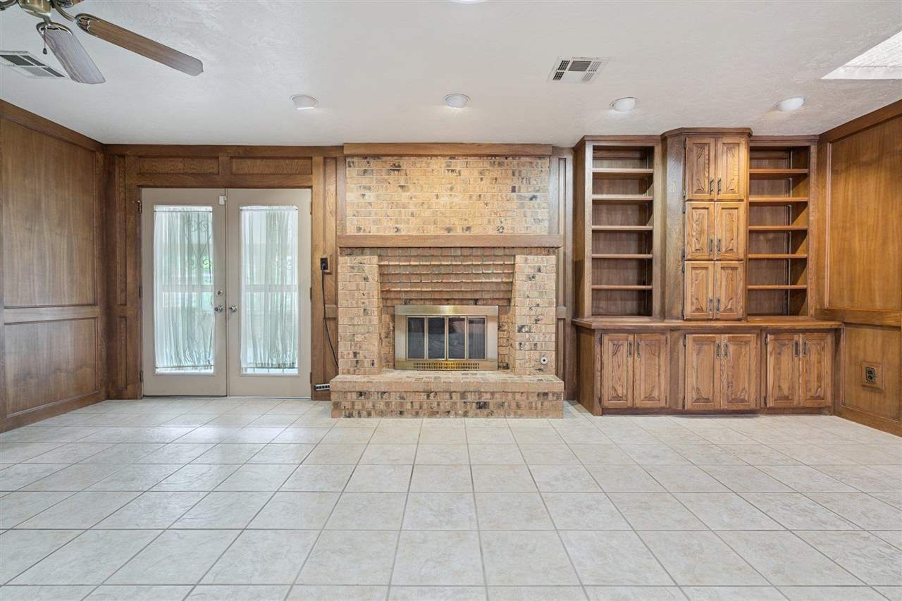 2813 NE Shelter Creek Dr