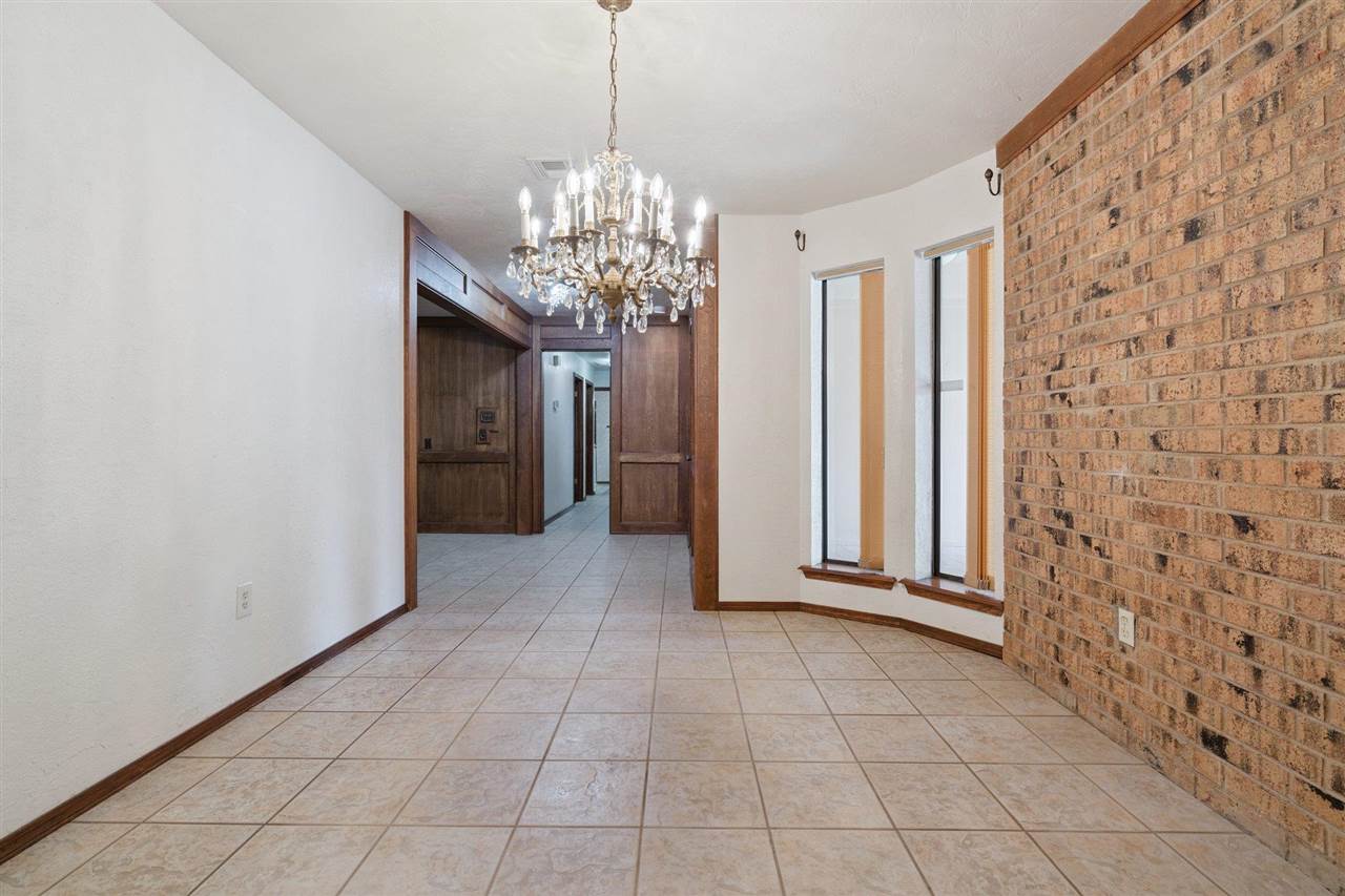 2813 NE Shelter Creek Dr