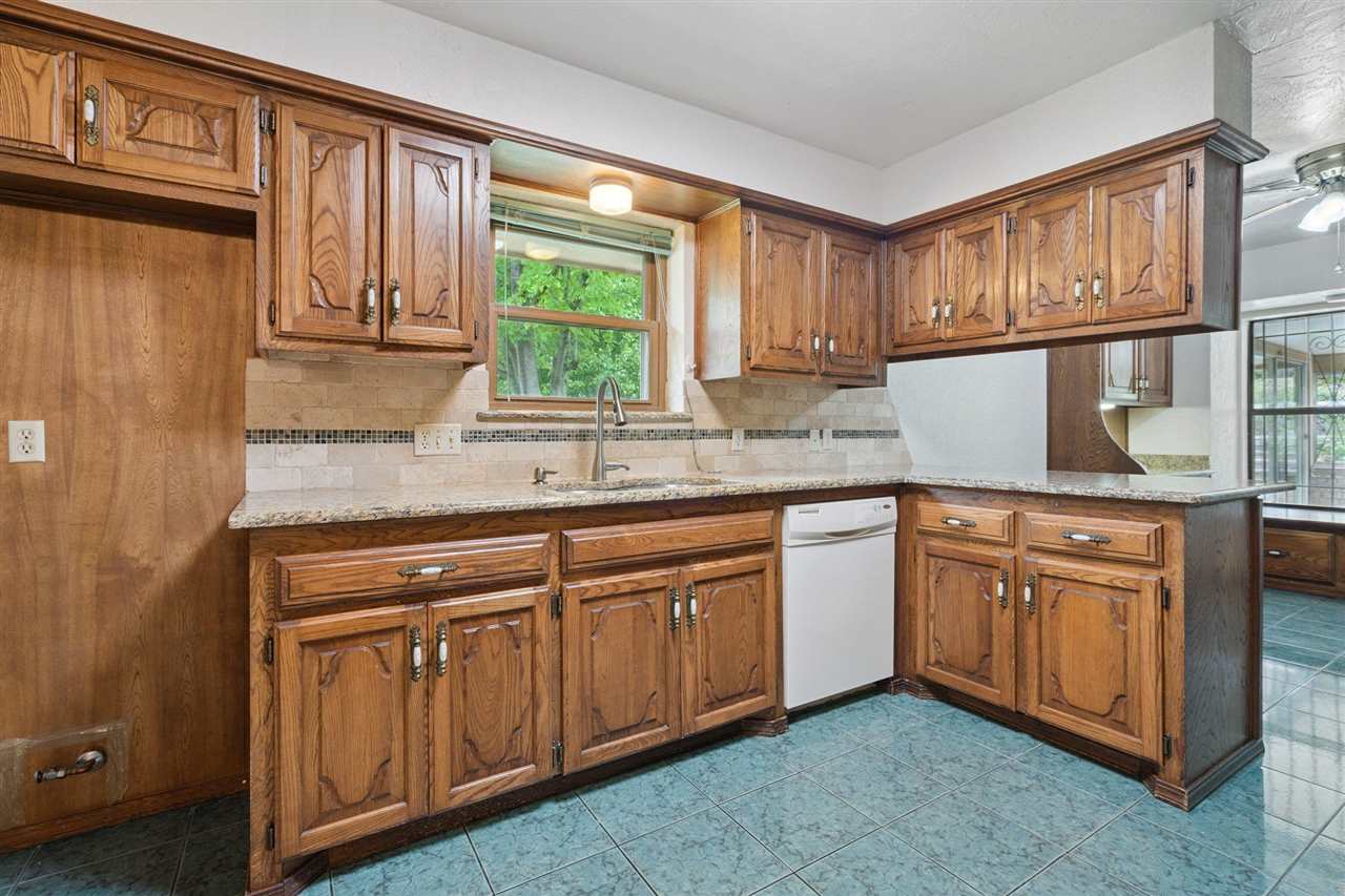 2813 NE Shelter Creek Dr