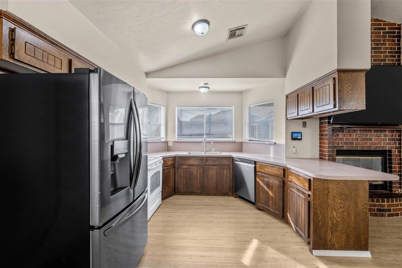 3904 SW Parkridge Blvd