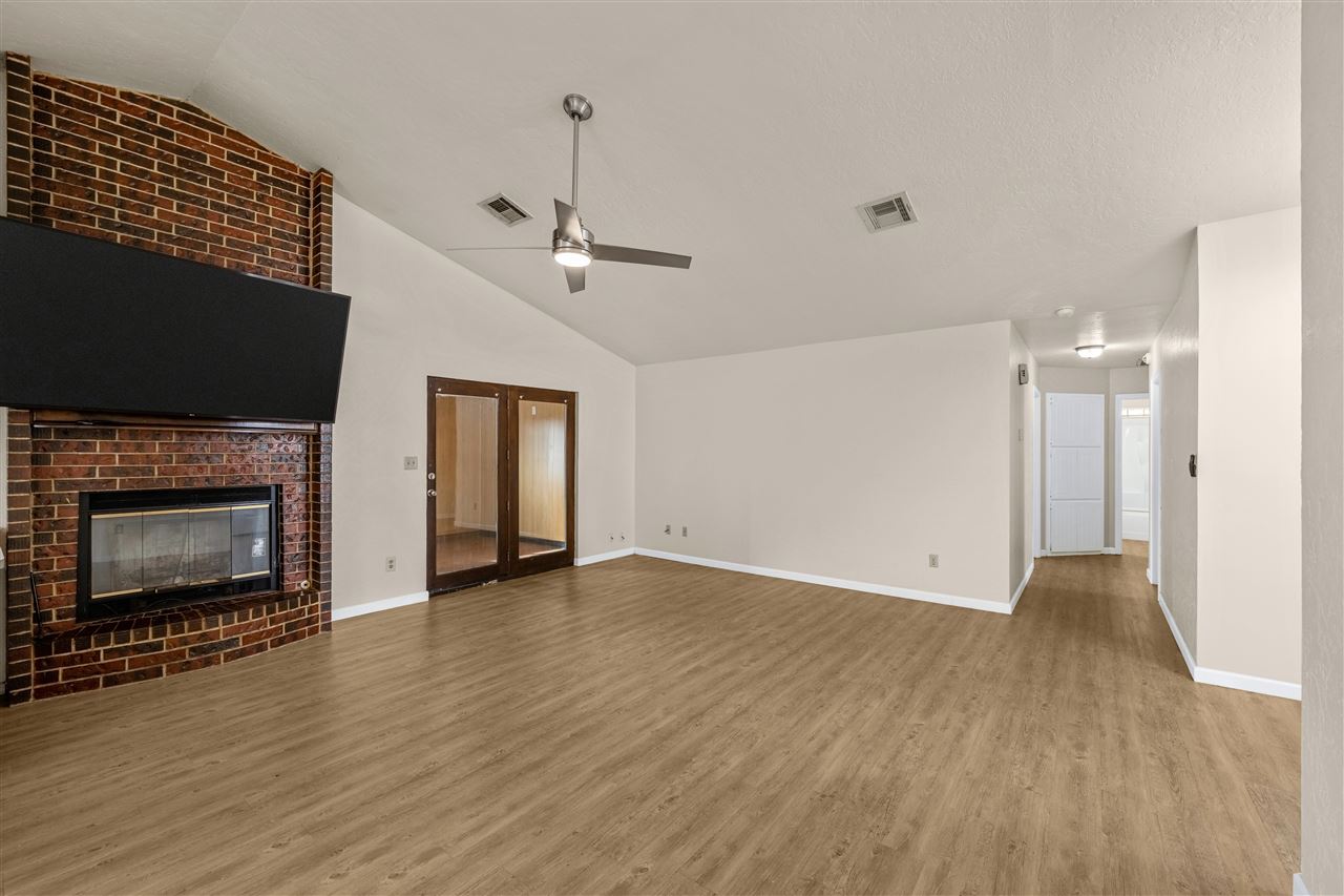 3904 SW Parkridge Blvd