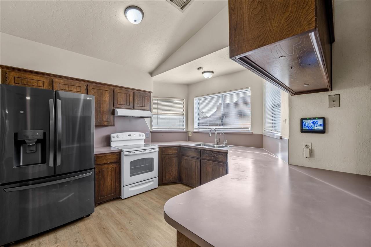 3904 SW Parkridge Blvd