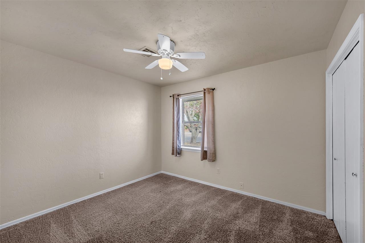 3904 SW Parkridge Blvd