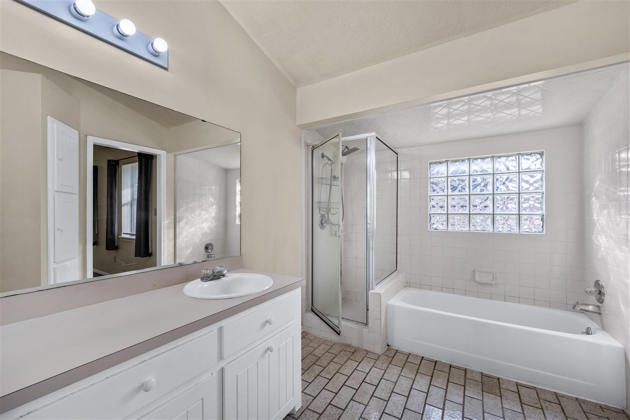 3904 SW Parkridge Blvd