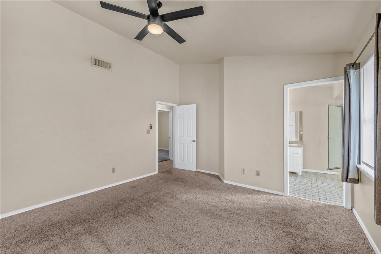 3904 SW Parkridge Blvd