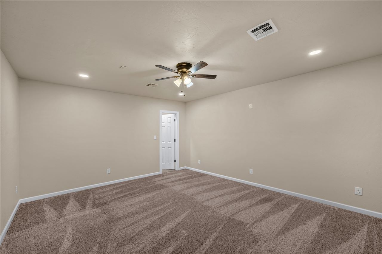 3904 SW Parkridge Blvd