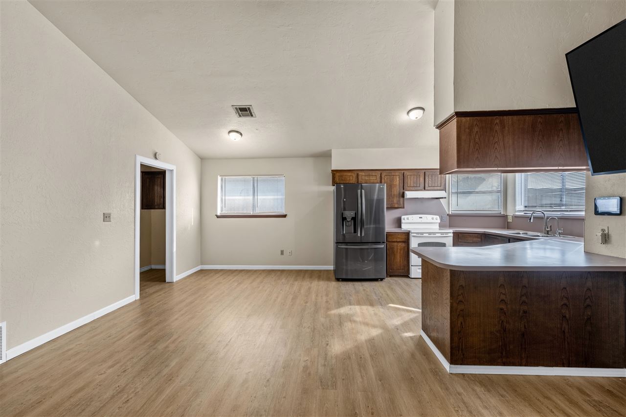 3904 SW Parkridge Blvd