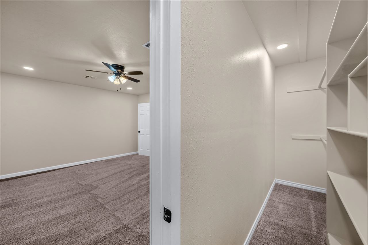 3904 SW Parkridge Blvd