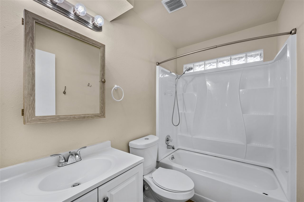 3904 SW Parkridge Blvd