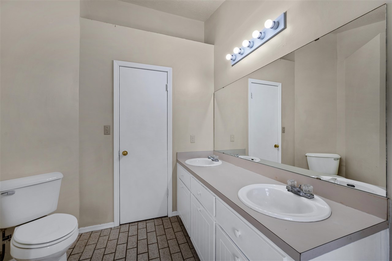 3904 SW Parkridge Blvd