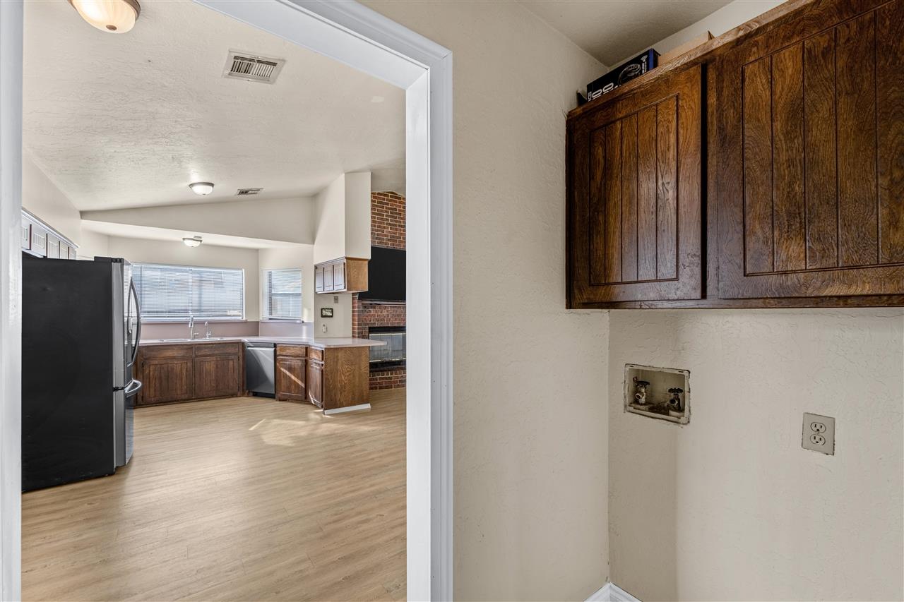 3904 SW Parkridge Blvd