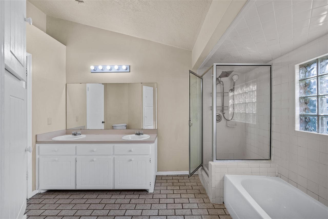 3904 SW Parkridge Blvd