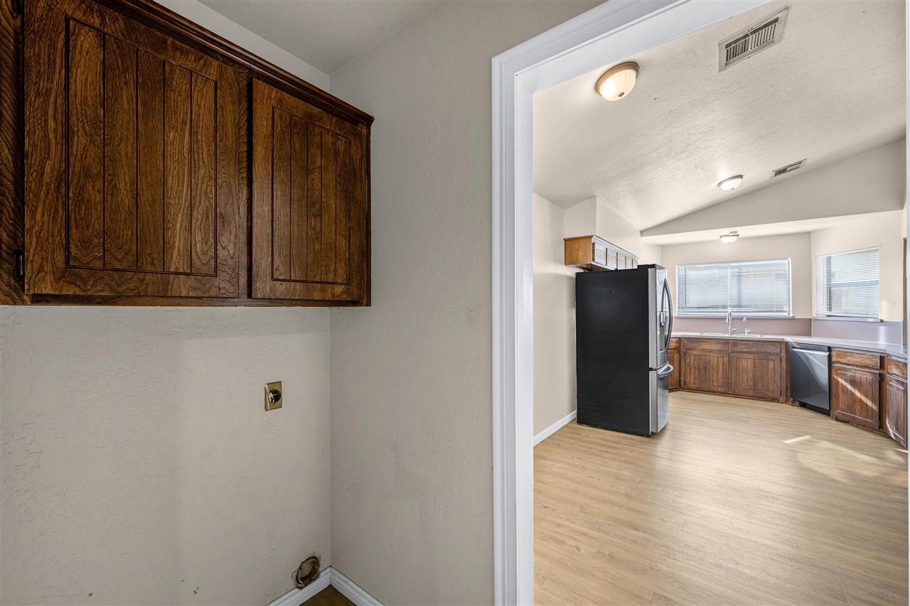 3904 SW Parkridge Blvd