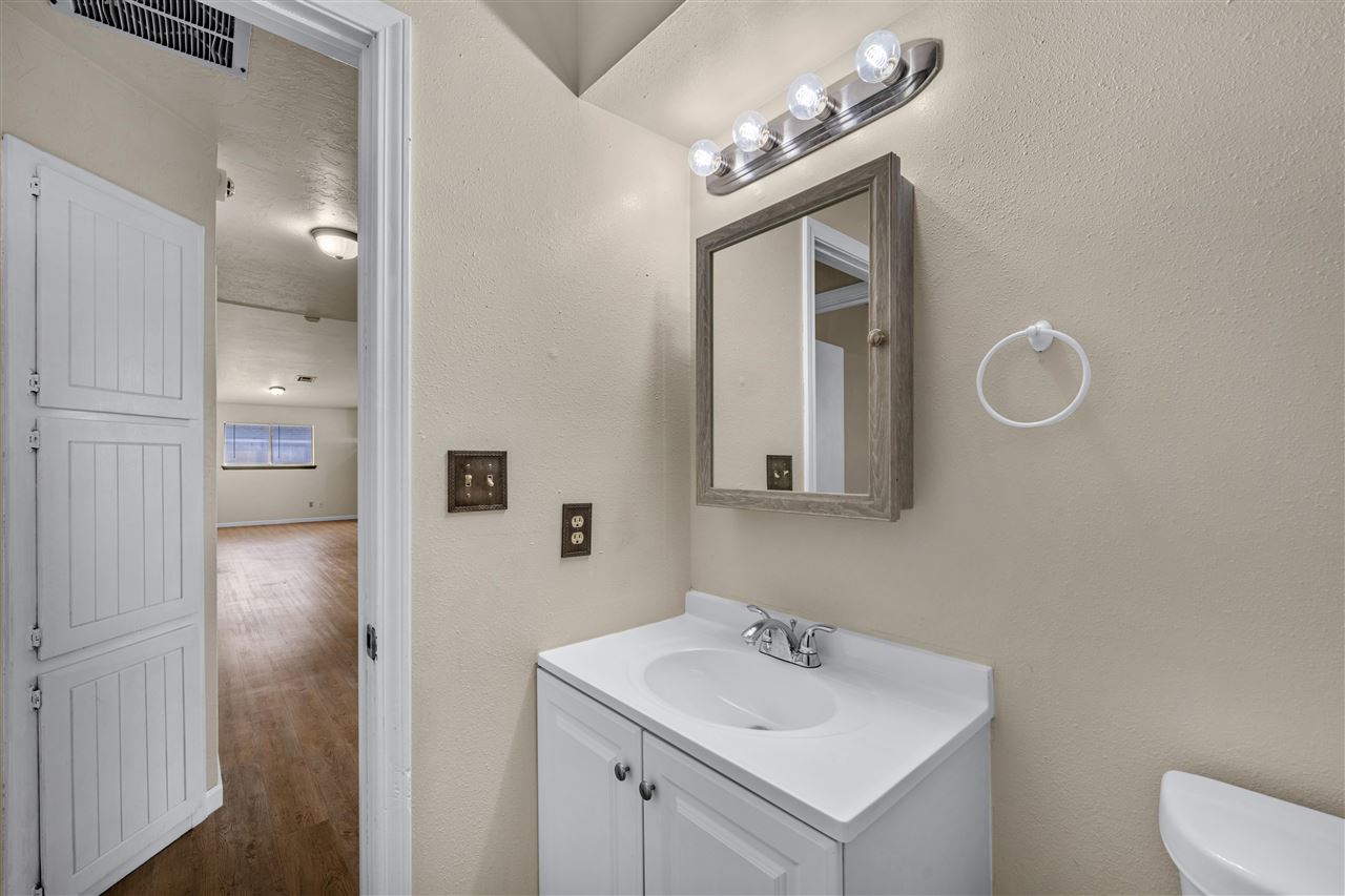 3904 SW Parkridge Blvd