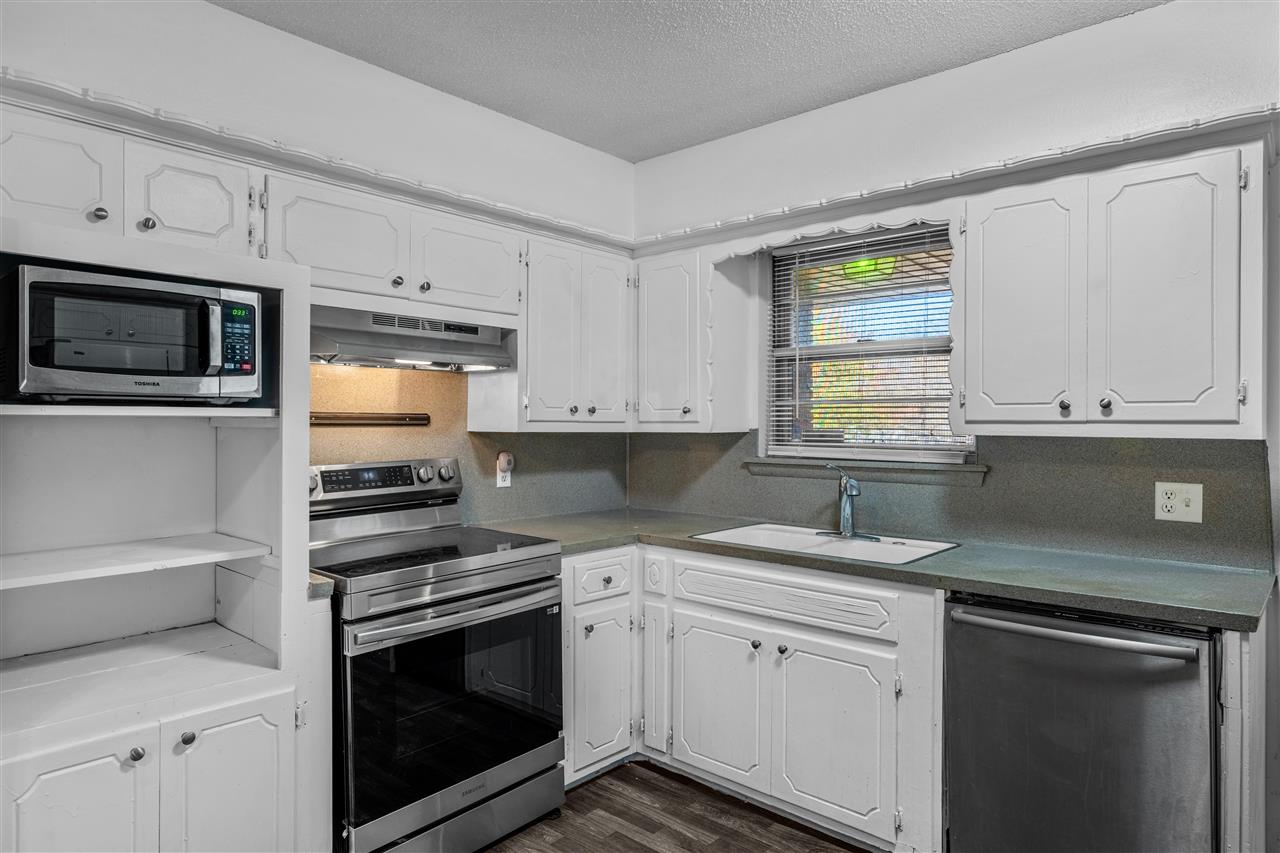 5624 NW Eisenhower Dr