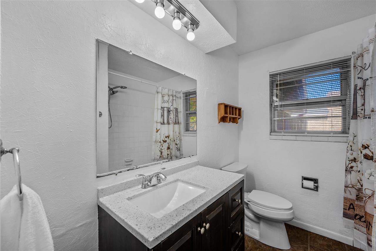 5624 NW Eisenhower Dr